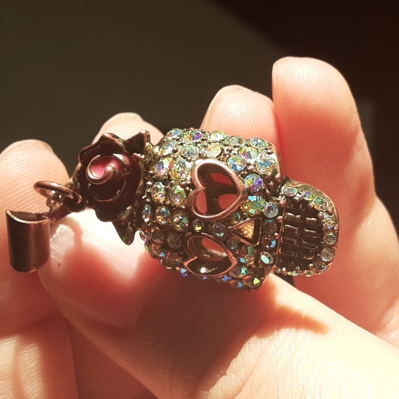 Betsey Johnson Skull and Hearts Pendant - Picture 13 of 13